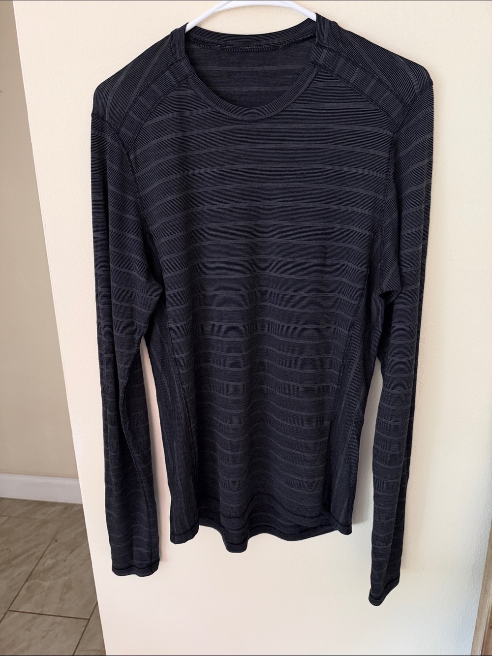 NAU Merino Wool Base Layer Long Sleeve charcoal grey top M L unisex outdoor
